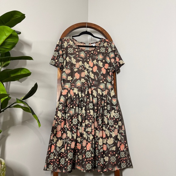 LuLaRoe Dresses & Skirts - Lularoe 2XL Brown Pink Floral Short Sleeve Amelia Dress